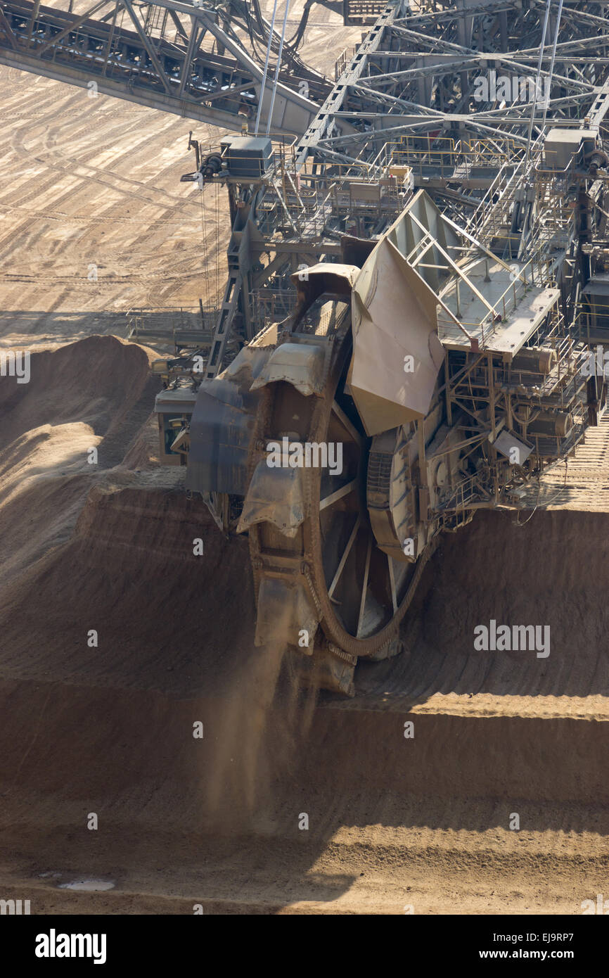 Brown coal mining Hambach, Germania Foto Stock