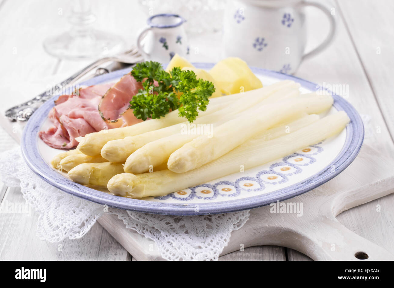 Gli asparagi con prosciutto Foto Stock