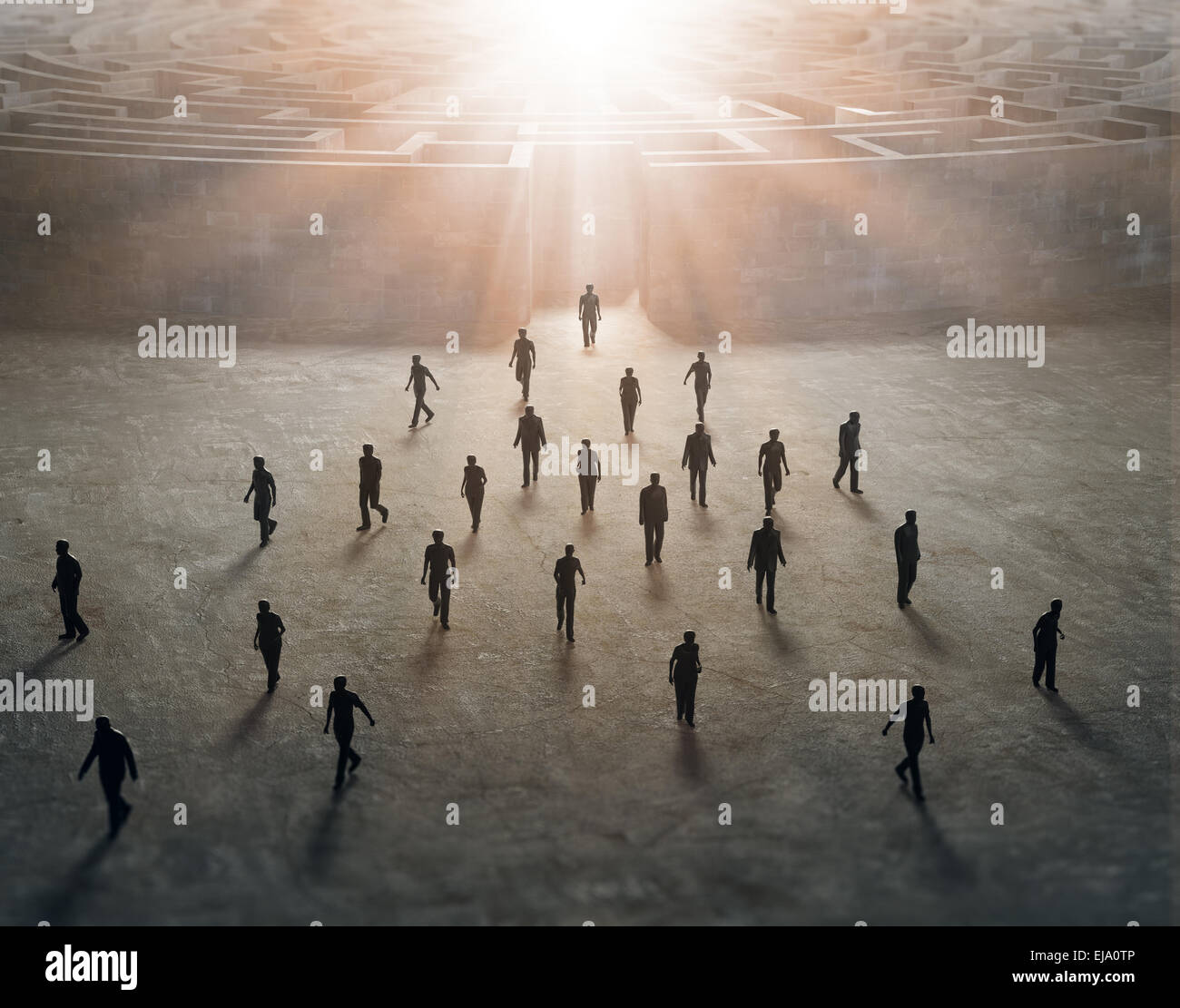 Piccola gente camminare al di fuori di un misterioso labirinto Foto Stock