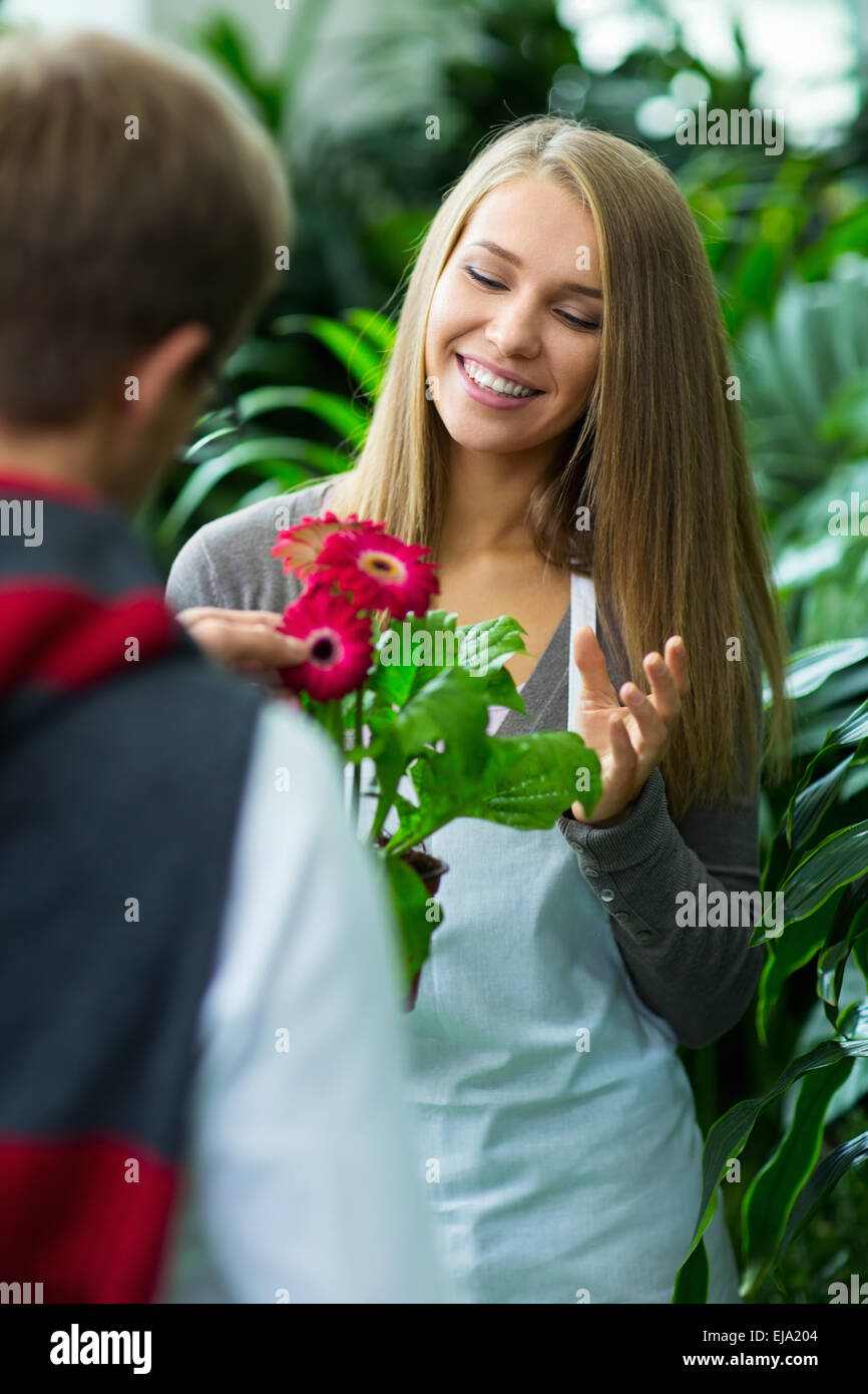 In un negozio di fiori Foto Stock