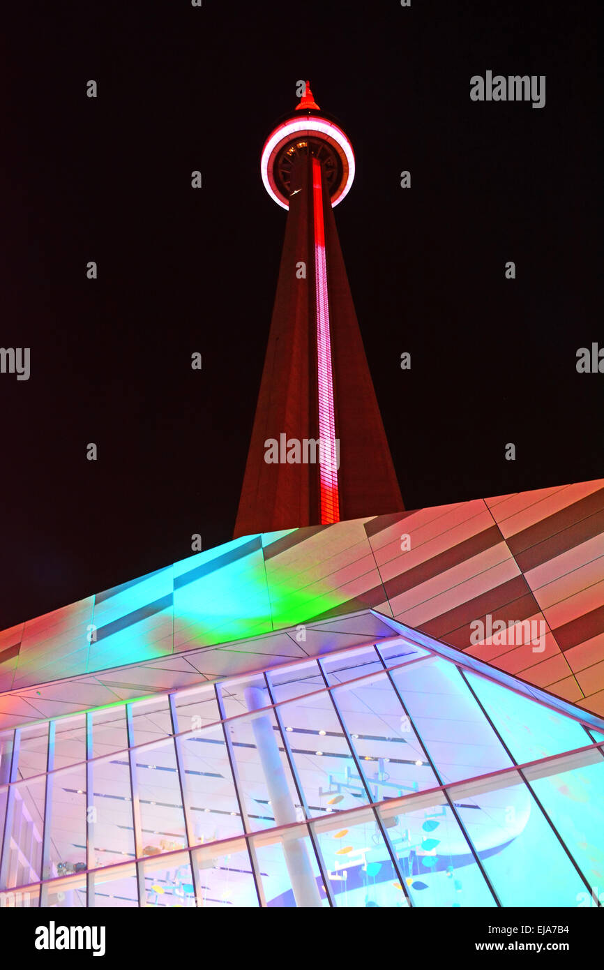 Illuminato dalla CN Tower, Toronto, Canada Foto Stock
