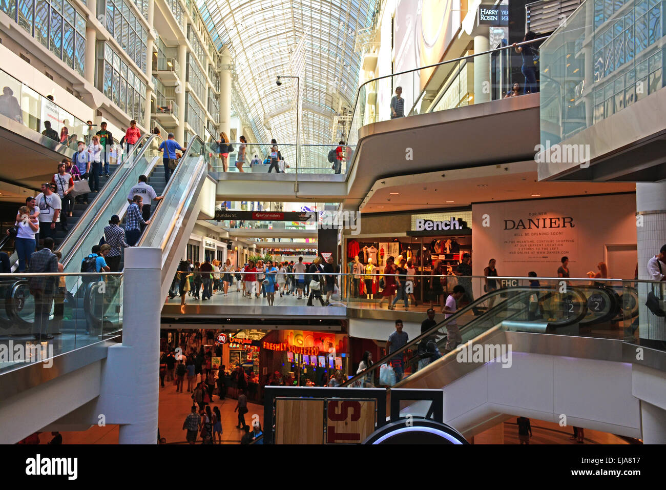 Eaton Centre shopping mall, Toronto, Canada Foto Stock