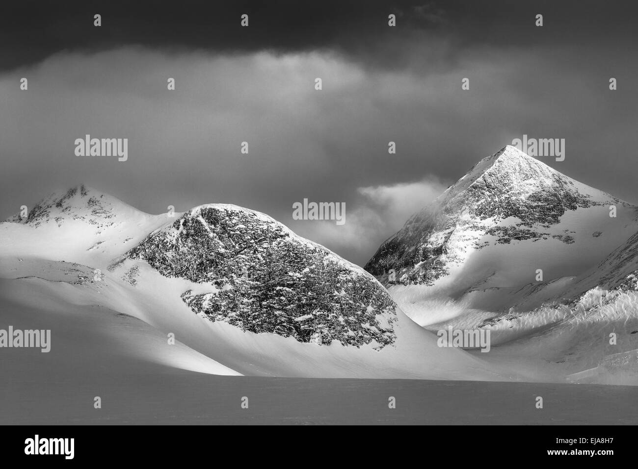 Montagne nella luce del mattino, Lapponia, Svezia Foto Stock