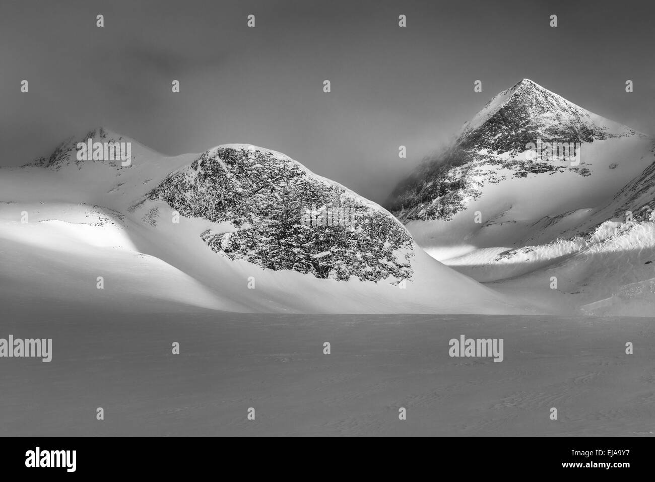 Montagne nella luce del mattino, Lapponia, Svezia Foto Stock