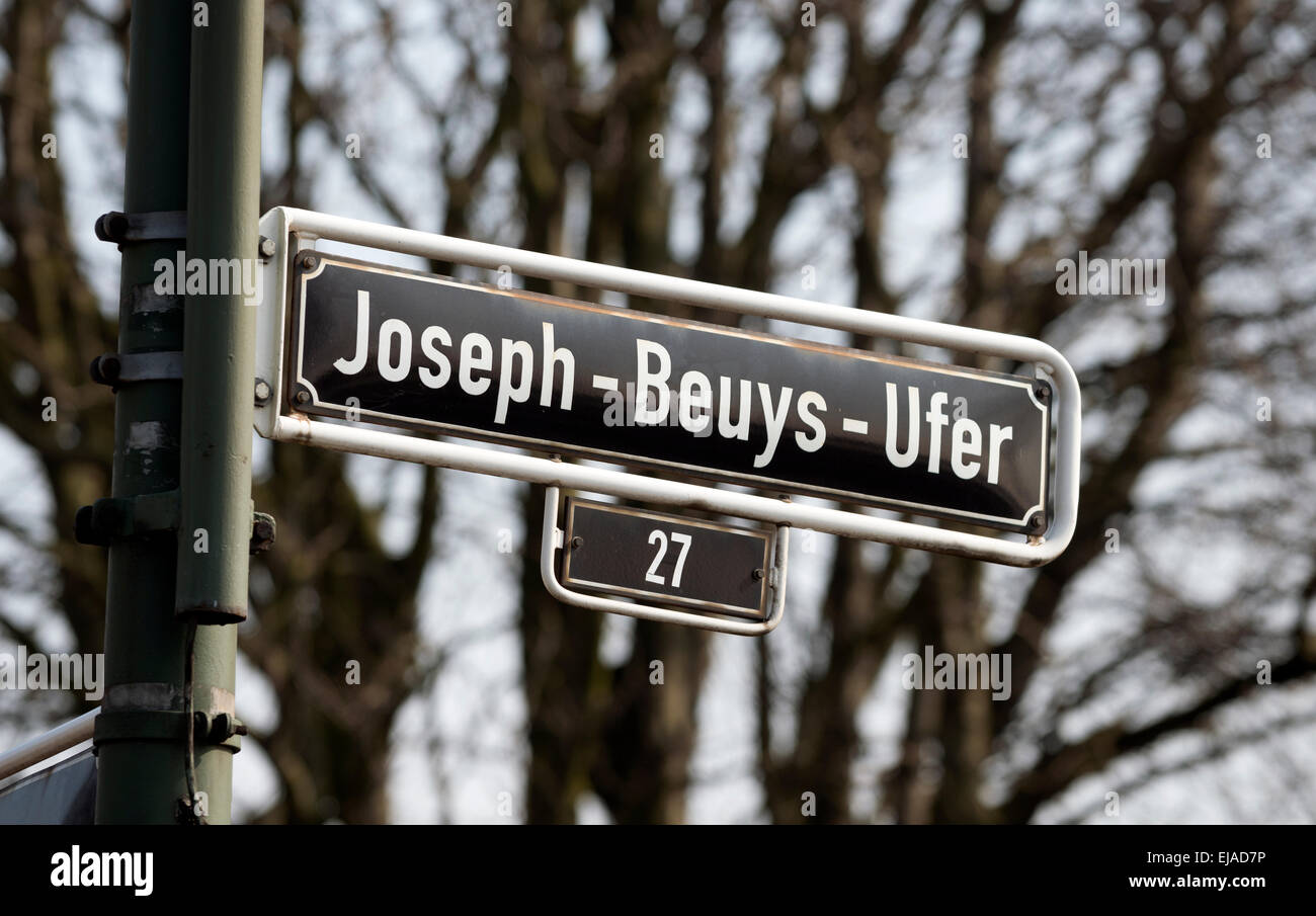 Joseph Beuys-Ufer strada segno, Dusseldorf, Germania. Foto Stock