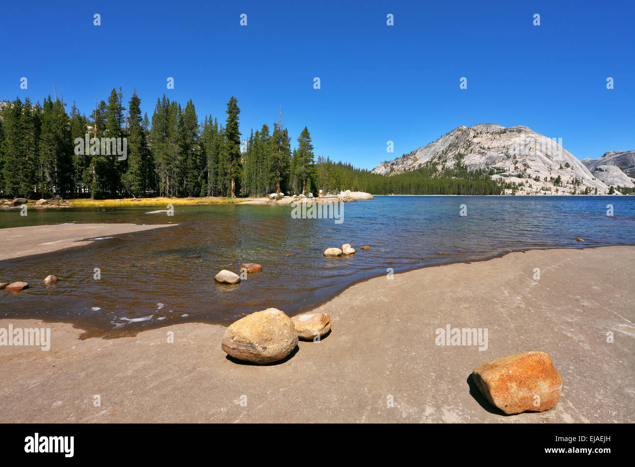 Appartamento costa del bellissimo lago di montagna Foto Stock