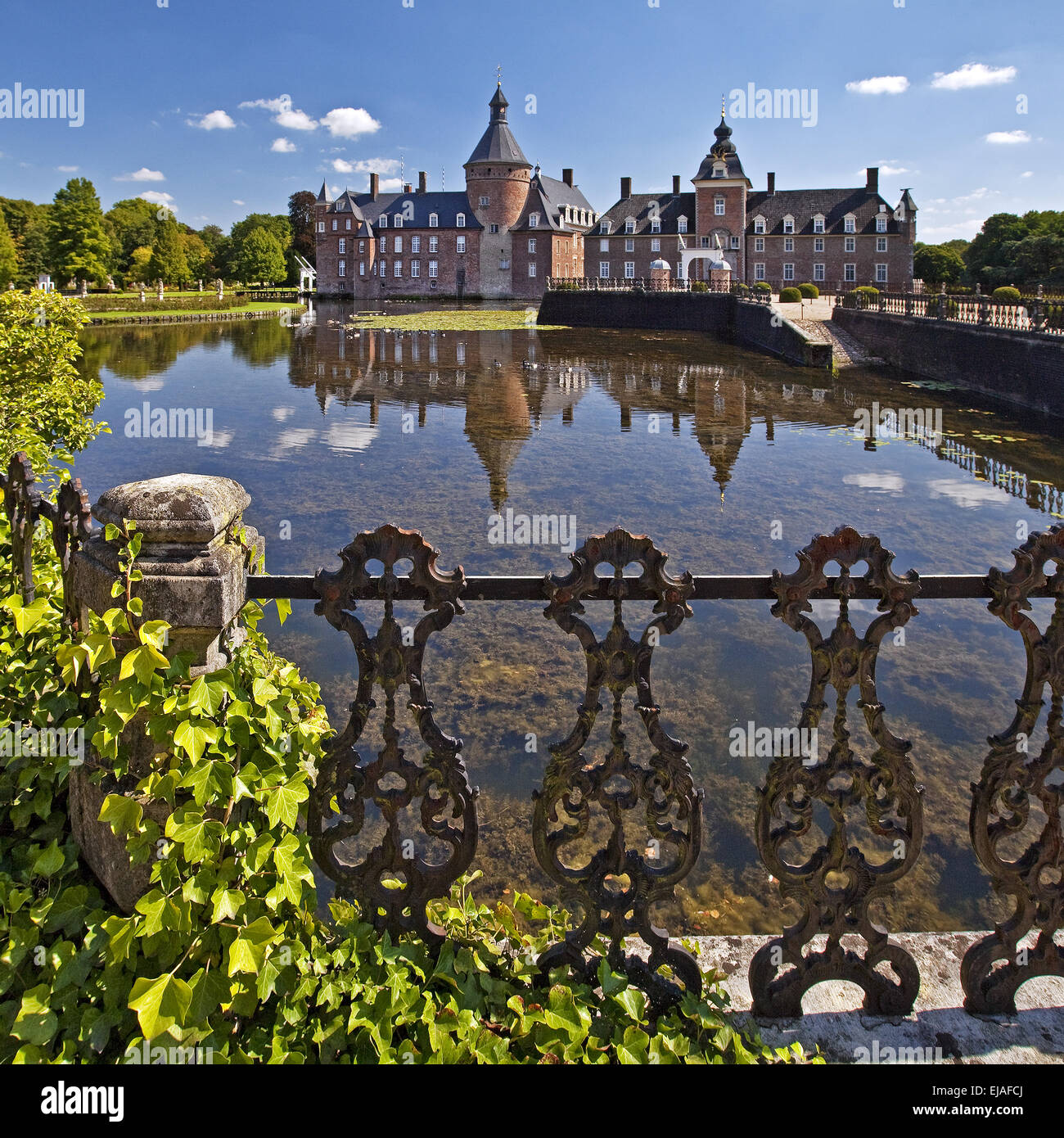 Burg castello con fossato di Anholt, Isselburg, Germania Foto Stock