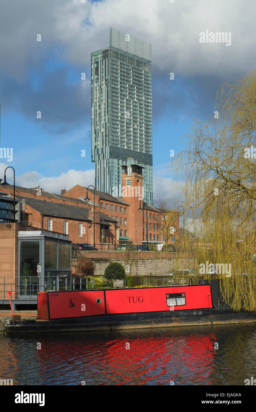 Manchester, Inghilterra: Hilton Hotel in Manchester visto qui da The Castlefield quartiere del canale Foto Stock