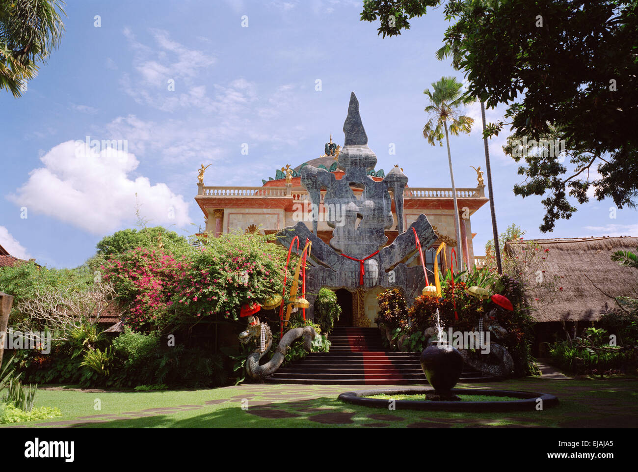 La scultura al di fuori di Antonio Blanco Museum di Ubud a Bali in Indonesia nel sud-est asiatico. Arte rinascimentale Casa di Cultura Storia Wanderlust Travel Foto Stock