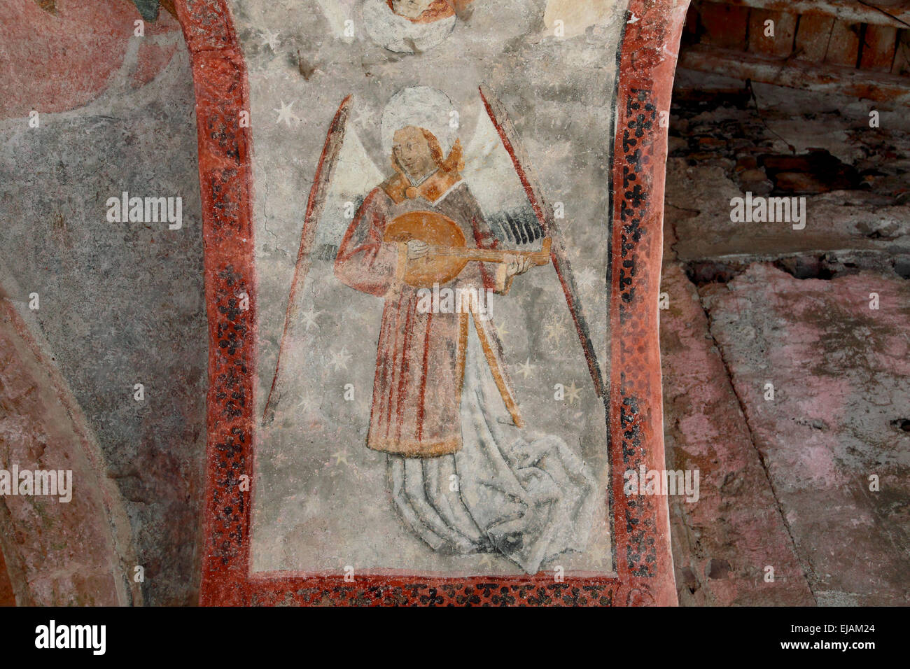 Affresco medioevale nel portico del XIV secolo la chiesa di Notre Dame de Tramesaygues Audressein Foto Stock