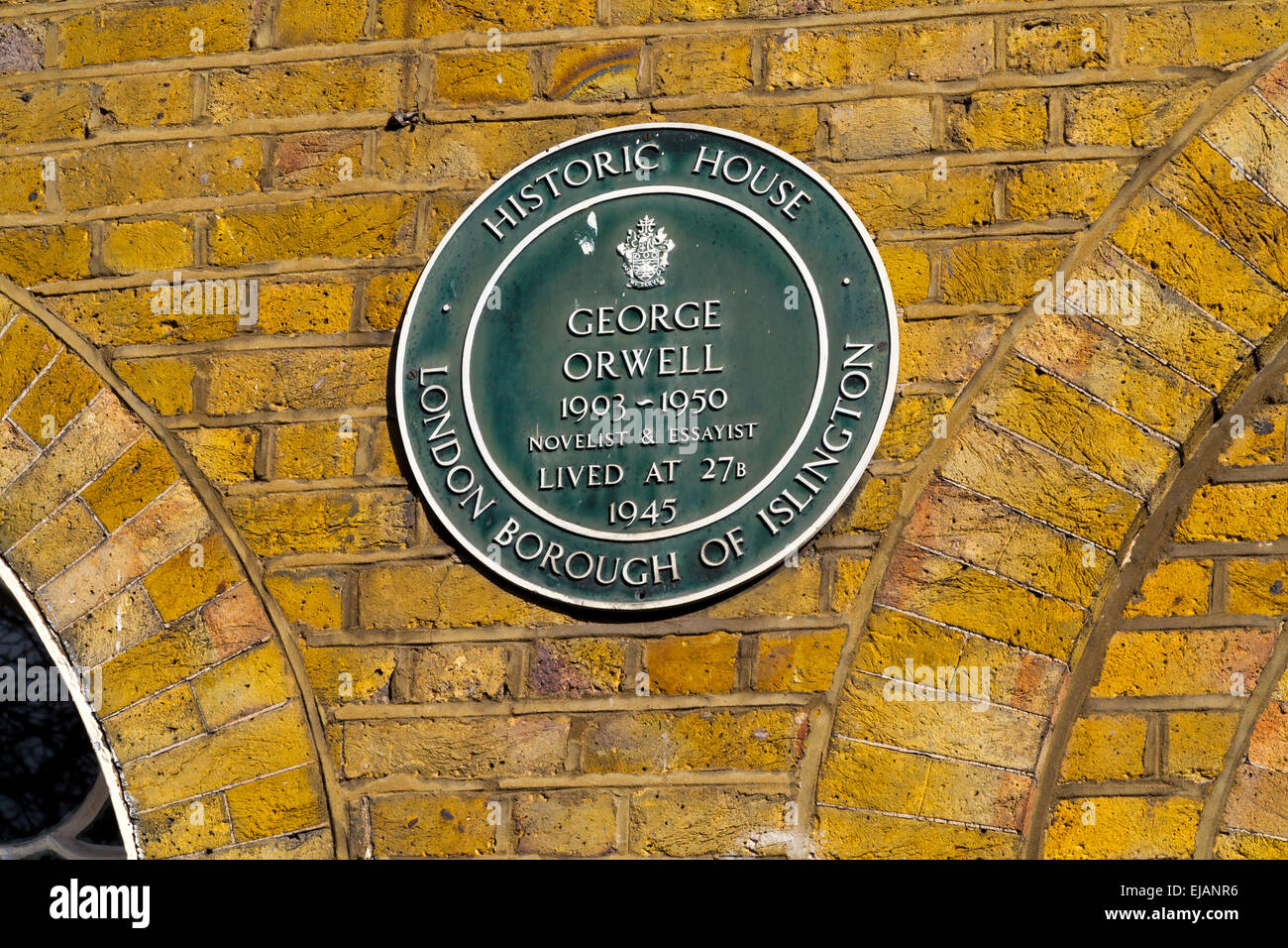 Casa storica al di fuori della placca 27 Canonbury Square Islington London N1 UK per commemorare autore George Orwell che visse qui Foto Stock