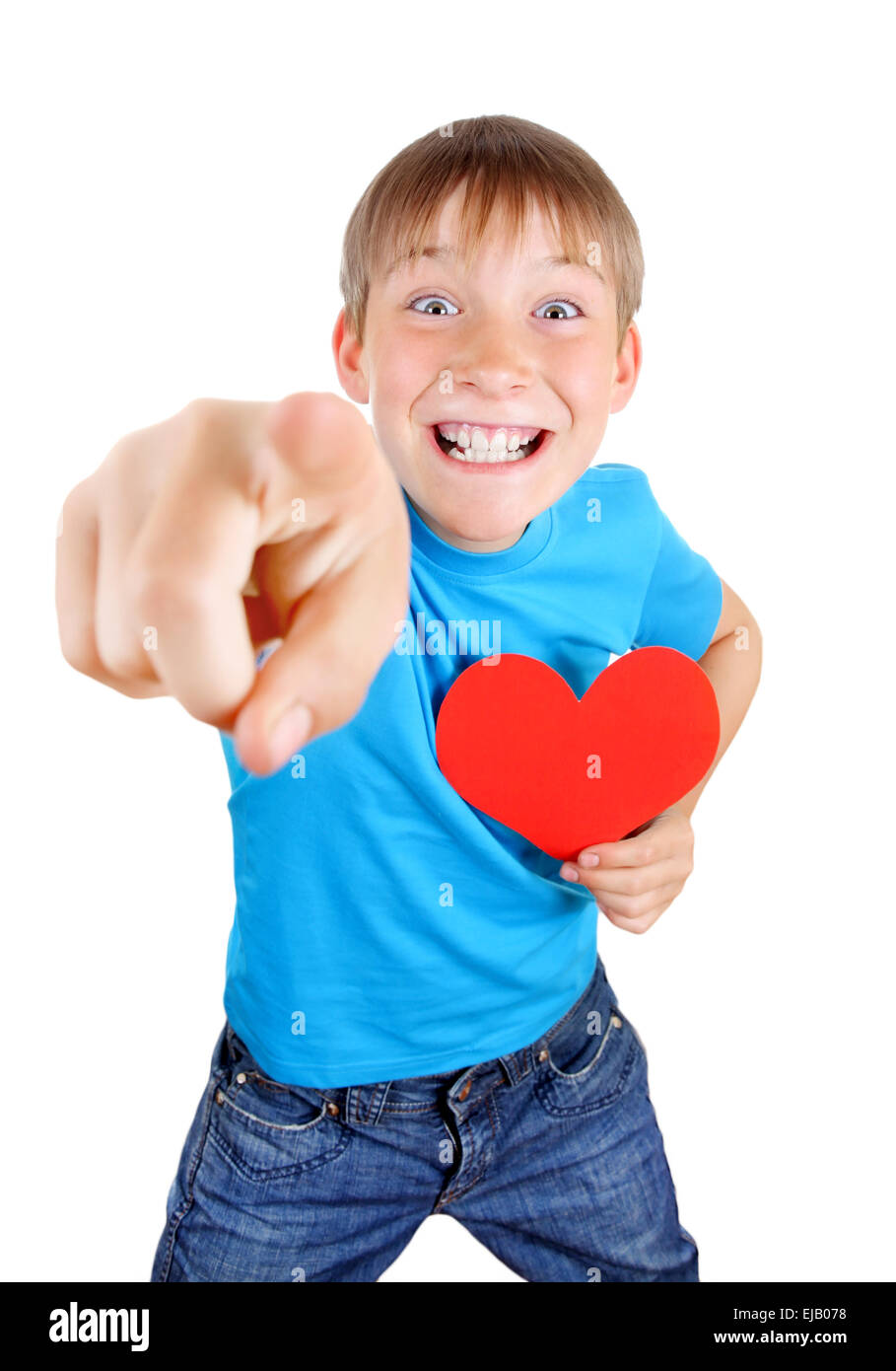 Kid detiene il cuore rosso forma Foto Stock