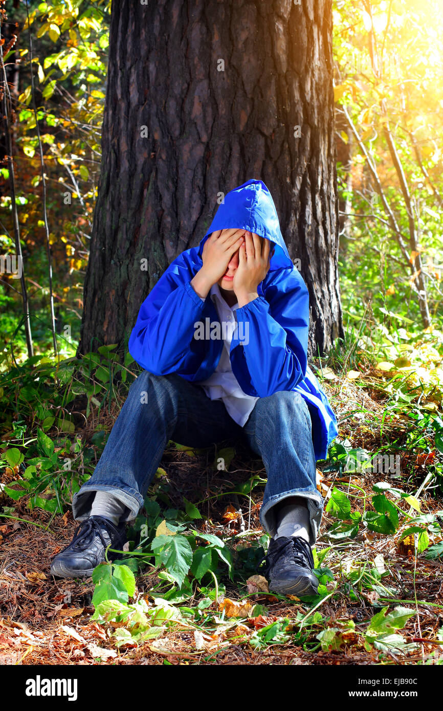 Triste adolescente outdoor Foto Stock