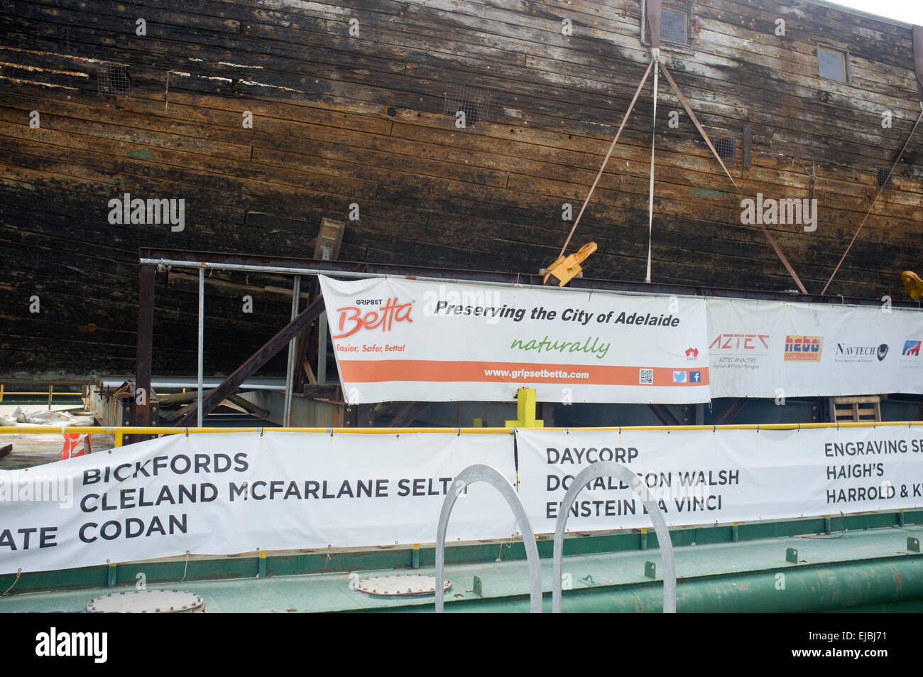 Adelaide Australia. Il 24 marzo 2015. Città di Adelaide costruito in Sunderland Regno Unito nel 1864 è uno dei due sopravvissuti clipper composito navi lungo con il Cutty Sark che è in fase di ripristino nel bacino di carenaggio in Adelaide. Città di Adelaide fornito servizio passeggeri tra il Regno Unito e Australia del Sud ed è chiamato dopo la città di Adelaide Foto Stock