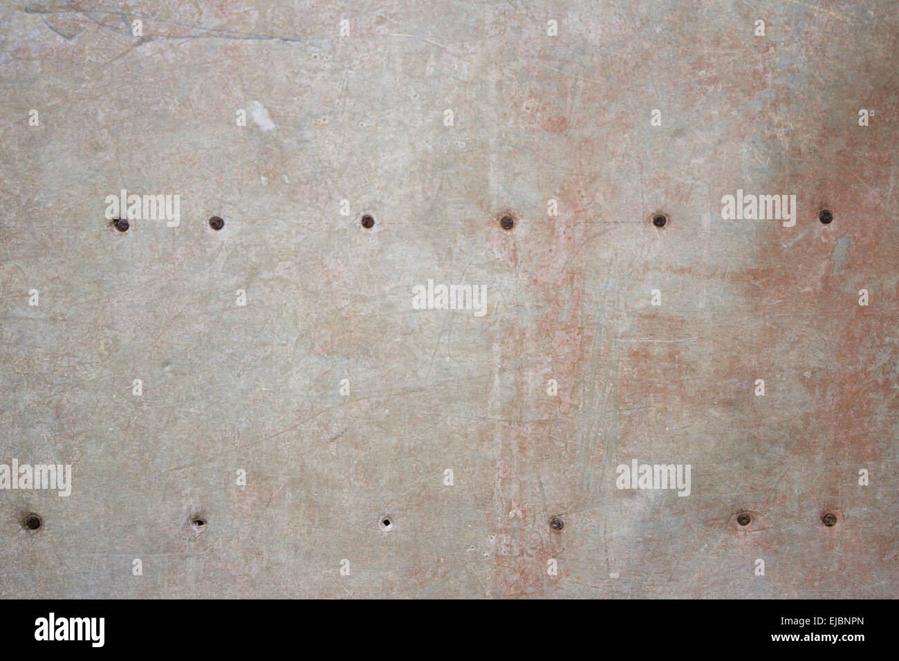 Facciata in metallo si è deteriorata in edilizia industriale Foto Stock