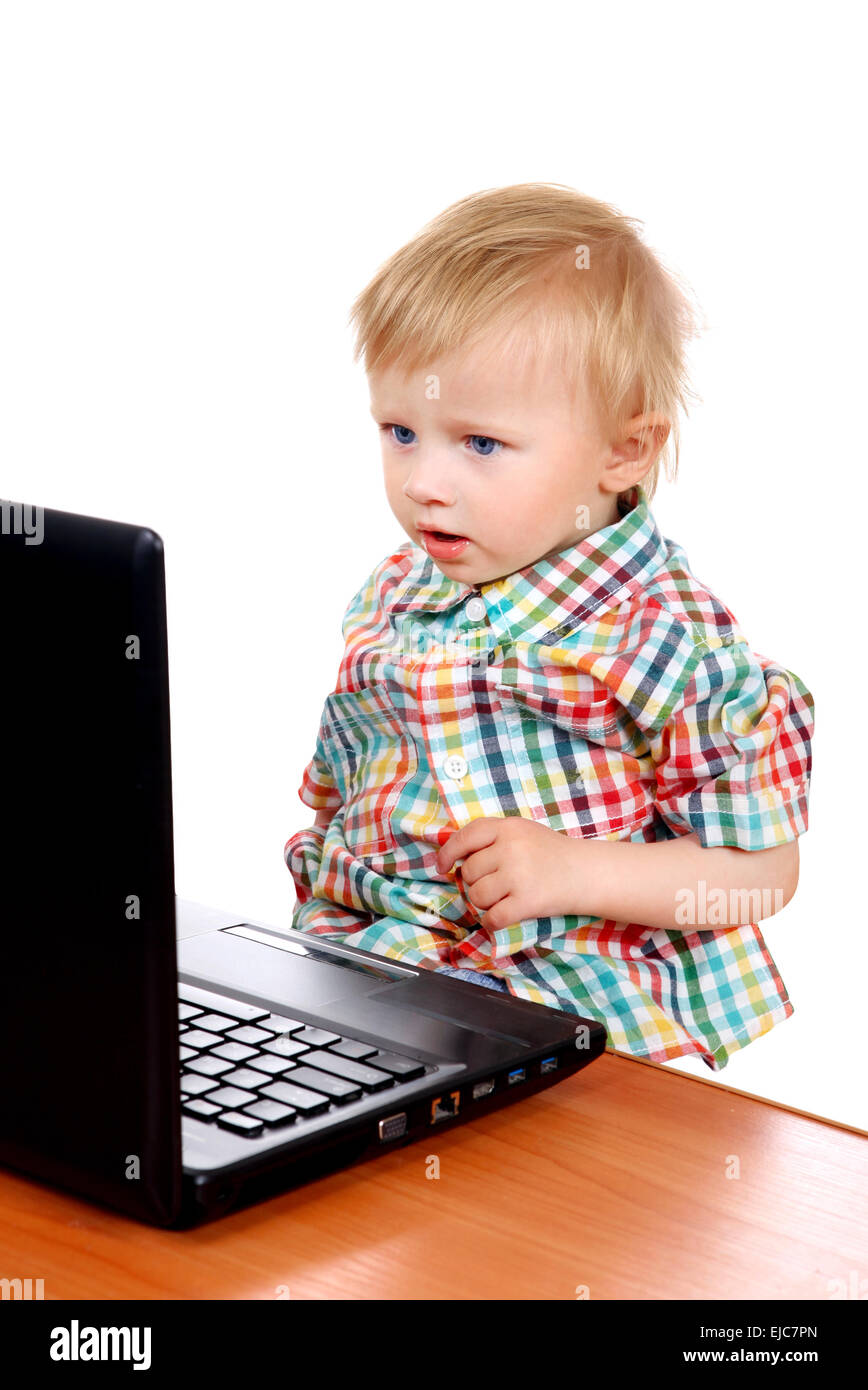 Baby Boy con il computer portatile Foto Stock