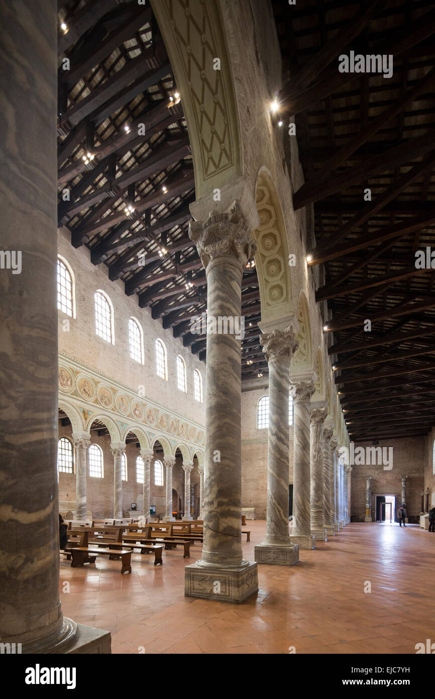 Navata della basilica di Sant'Apollinare in Classe, Italia Foto Stock