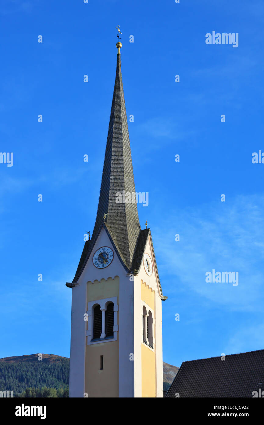 Campanile sullo sfondo del cielo Foto Stock