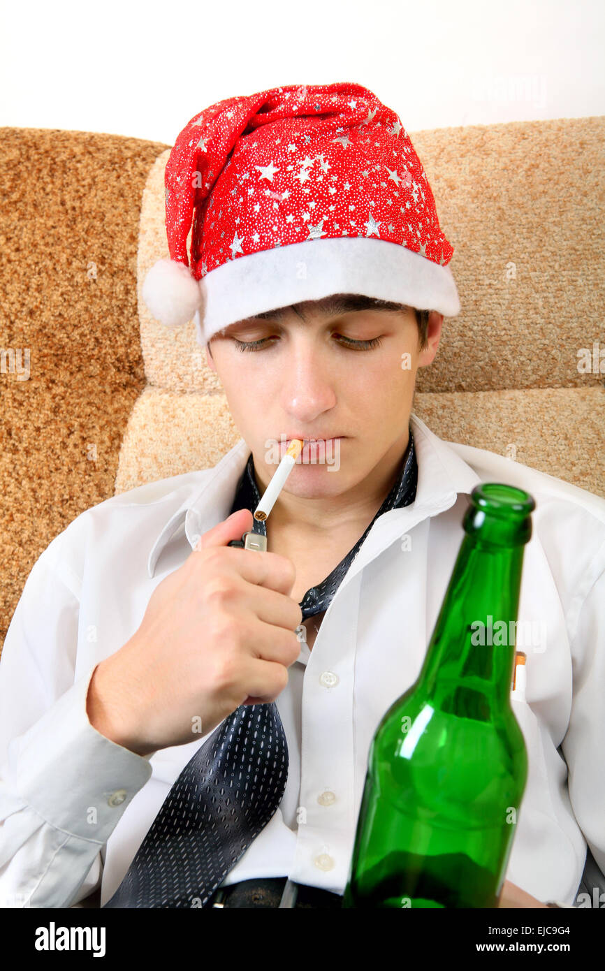 Adolescente con una birra Foto Stock