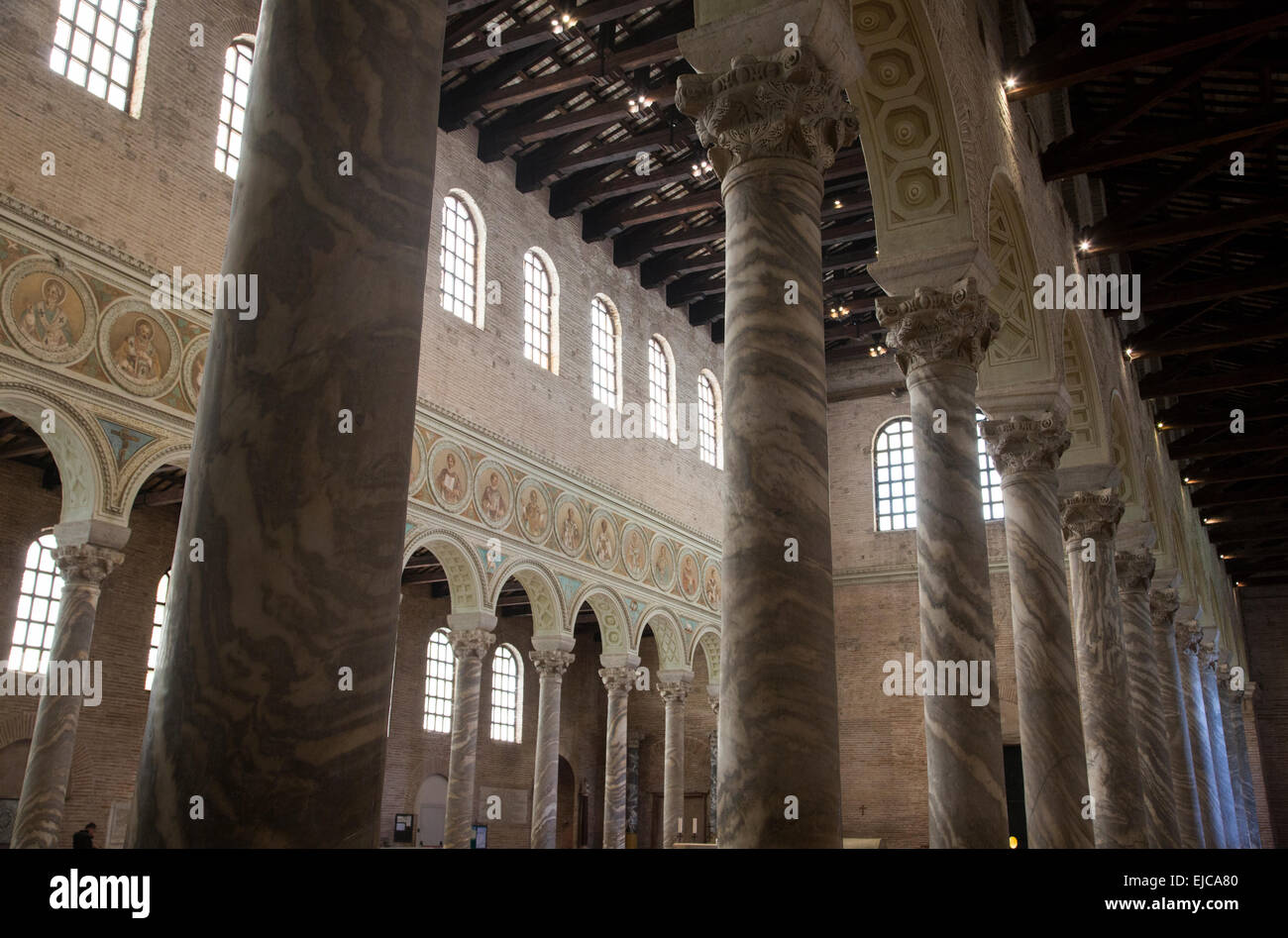 Navata della basilica di Sant'Apollinare in Classe, Italia Foto Stock