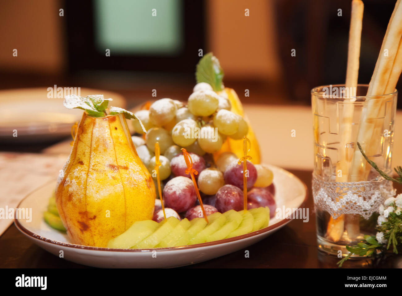 Bel frutto sul tavolo Foto Stock