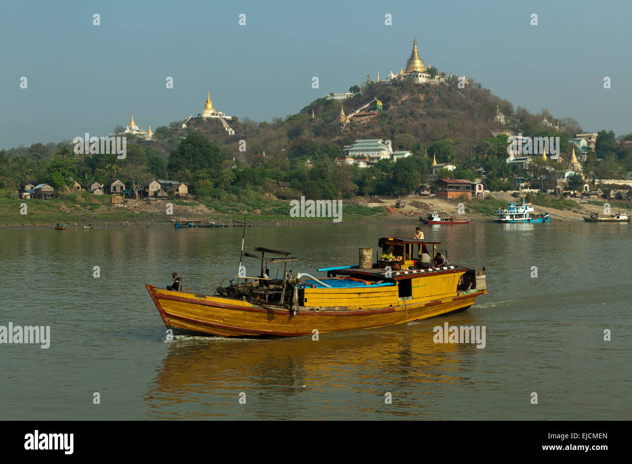 Il fiume Irrawaddy anche farro Ayeyarwaddy è un fiume che scorre da nord a sud attraverso la Birmania. Foto Stock