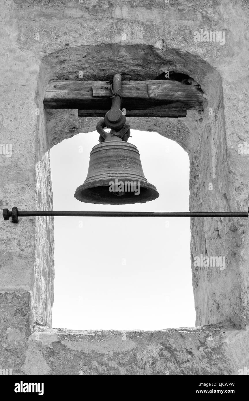 Bell in bianco e nero nel vano finestra Foto Stock