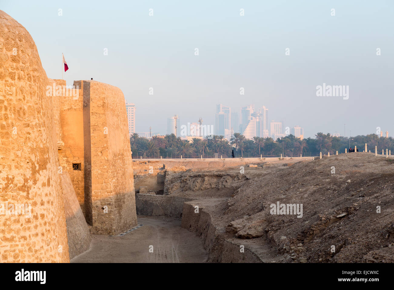 Vecchio Bahrain Fort a Seef nel tardo pomeriggio Foto Stock