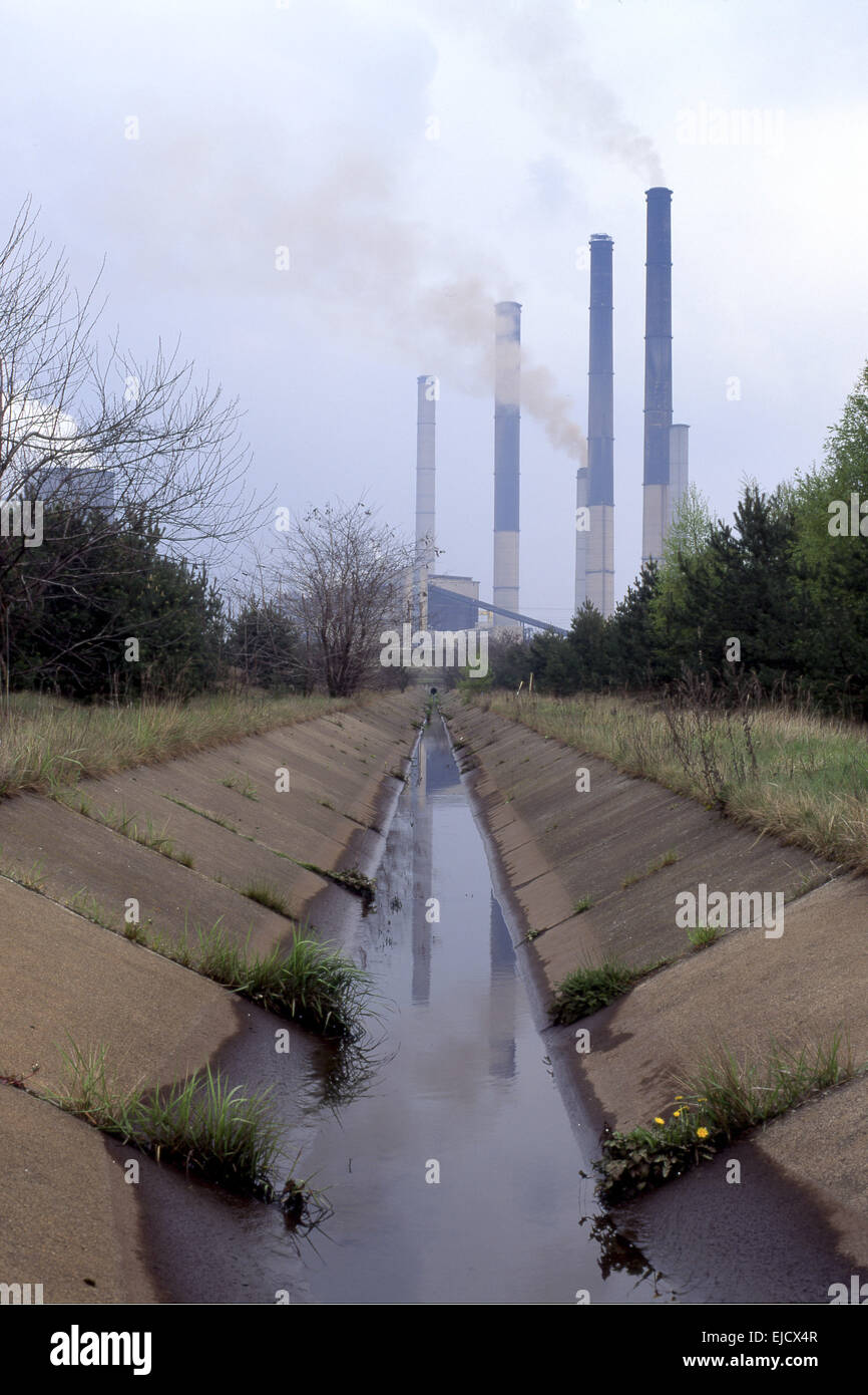 Acque reflue in fogna dell'industria Foto Stock