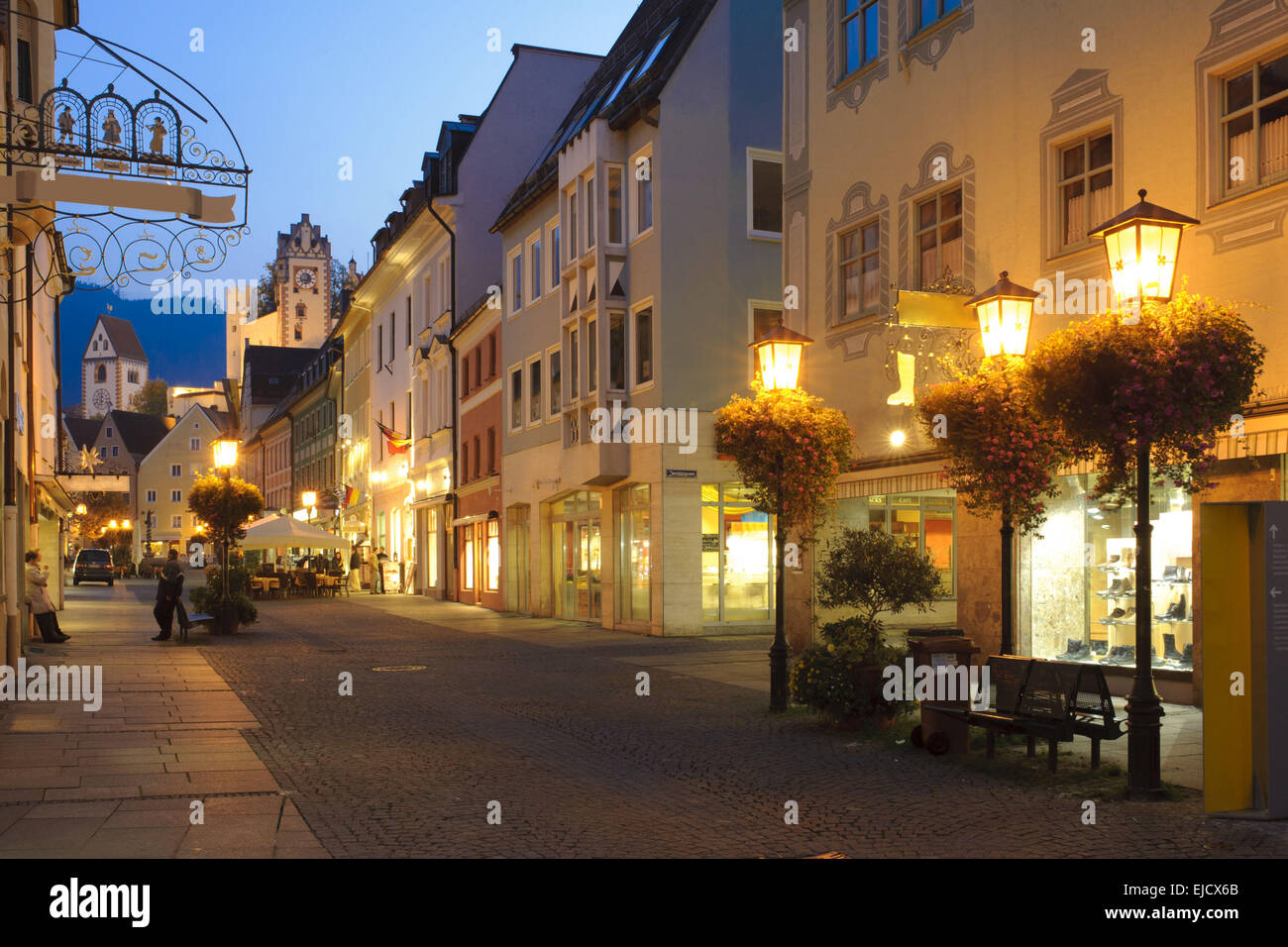 Centro storico della città tedesca di Füssen durante la notte Foto Stock