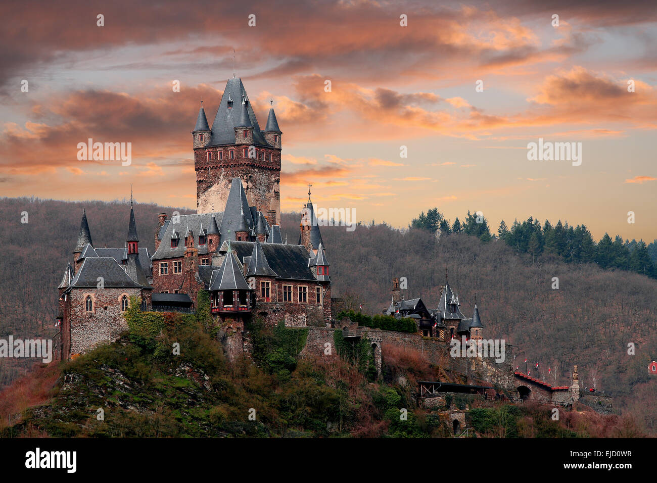 Castello Di Reichsburg a Cochem Sulla Mosella Immagine Stock - Immagine