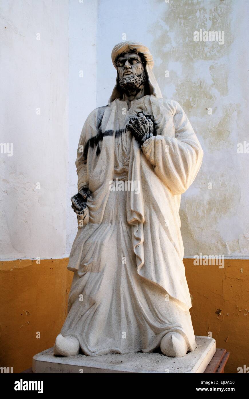 Statua del poeta arabo Ibn Muqaddan Muafa Al-Cabri Siglo X, Cabra, in provincia di Cordoba, Andalusia, Spagna, Europa occidentale. Foto Stock