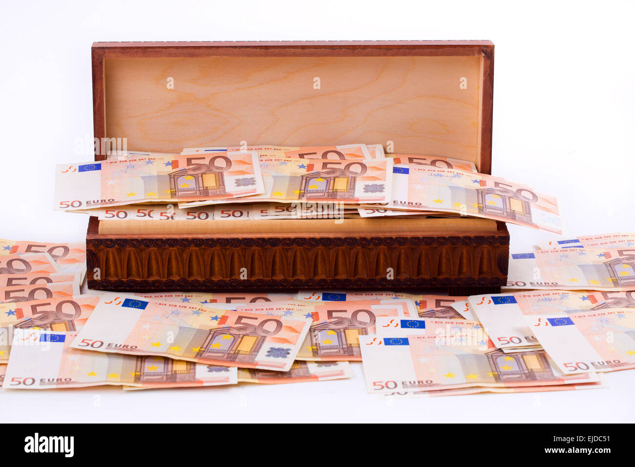 Scatola piena di denaro europeo Foto Stock