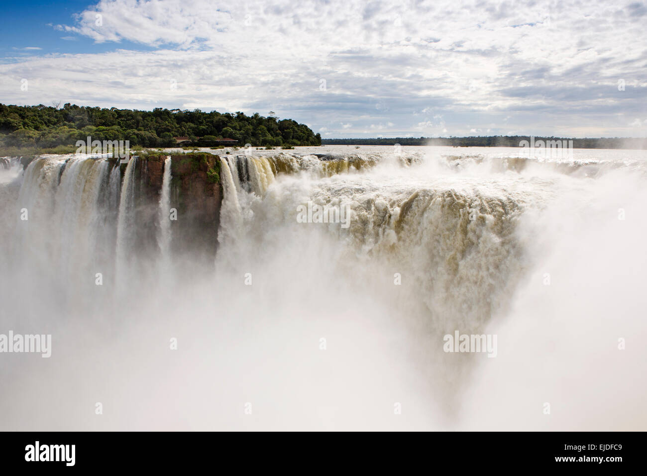 Argentina, Iguazu Falls National Park, La Garganta el Diablo cascata, vista sul Brasile Foto Stock