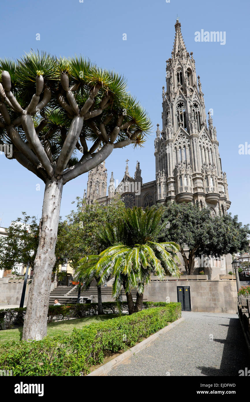 La neo-gotica chiesa parrocchiale di San Juan Bautista, Arucas, Gran Canaria Isole Canarie Spagna Foto Stock