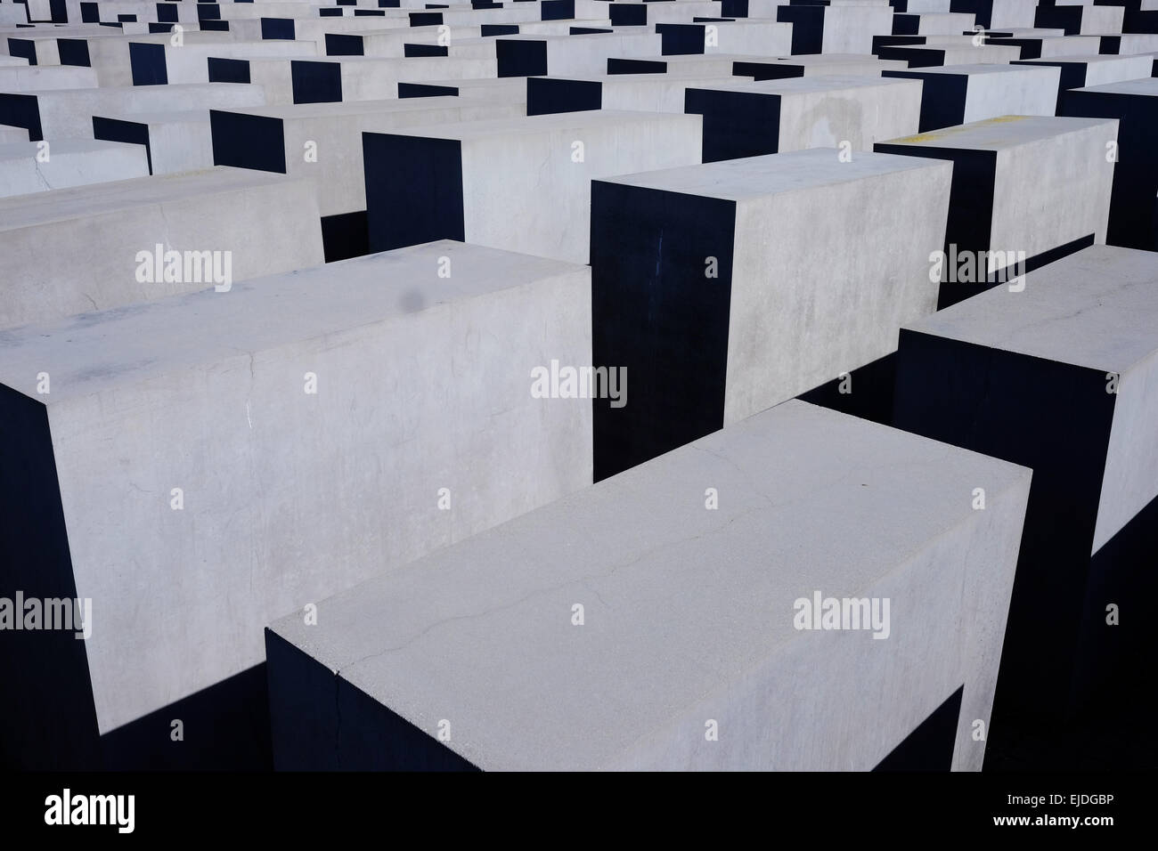 Berlino, Memoriale dell Olocausto in una giornata di sole Foto Stock