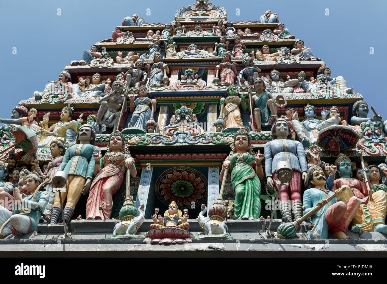 Torre di ingresso del Tempio di Sri Mariamman in Singapore Chinatown Foto Stock