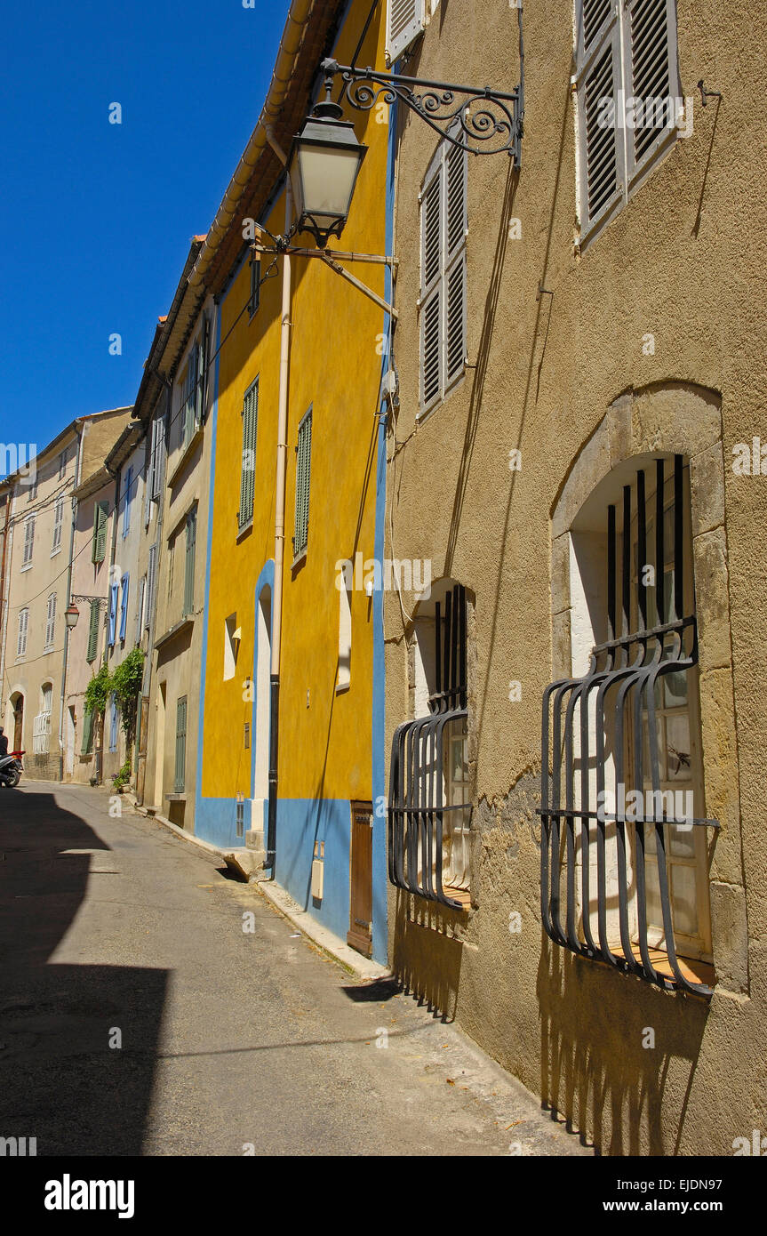 Il villaggio di Valensole. Alpes de Haute Provence. Provenza. Provenza-Alpes-Costa Azul. Francia Foto Stock