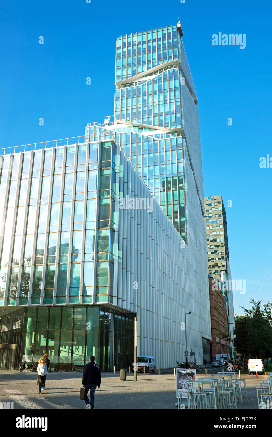 Moderno edificio di vetro in businesscenter in Amsterdam Paesi Bassi Foto Stock