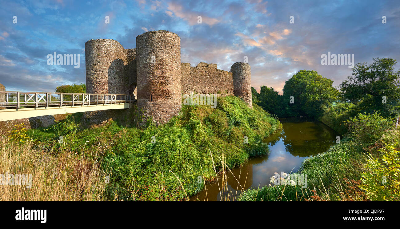 Il medievale Castello Llantilio, circa 1185-87, meglio conosciuto come il castello bianco, il Monnow valley, Monmouthshire, Galles Foto Stock