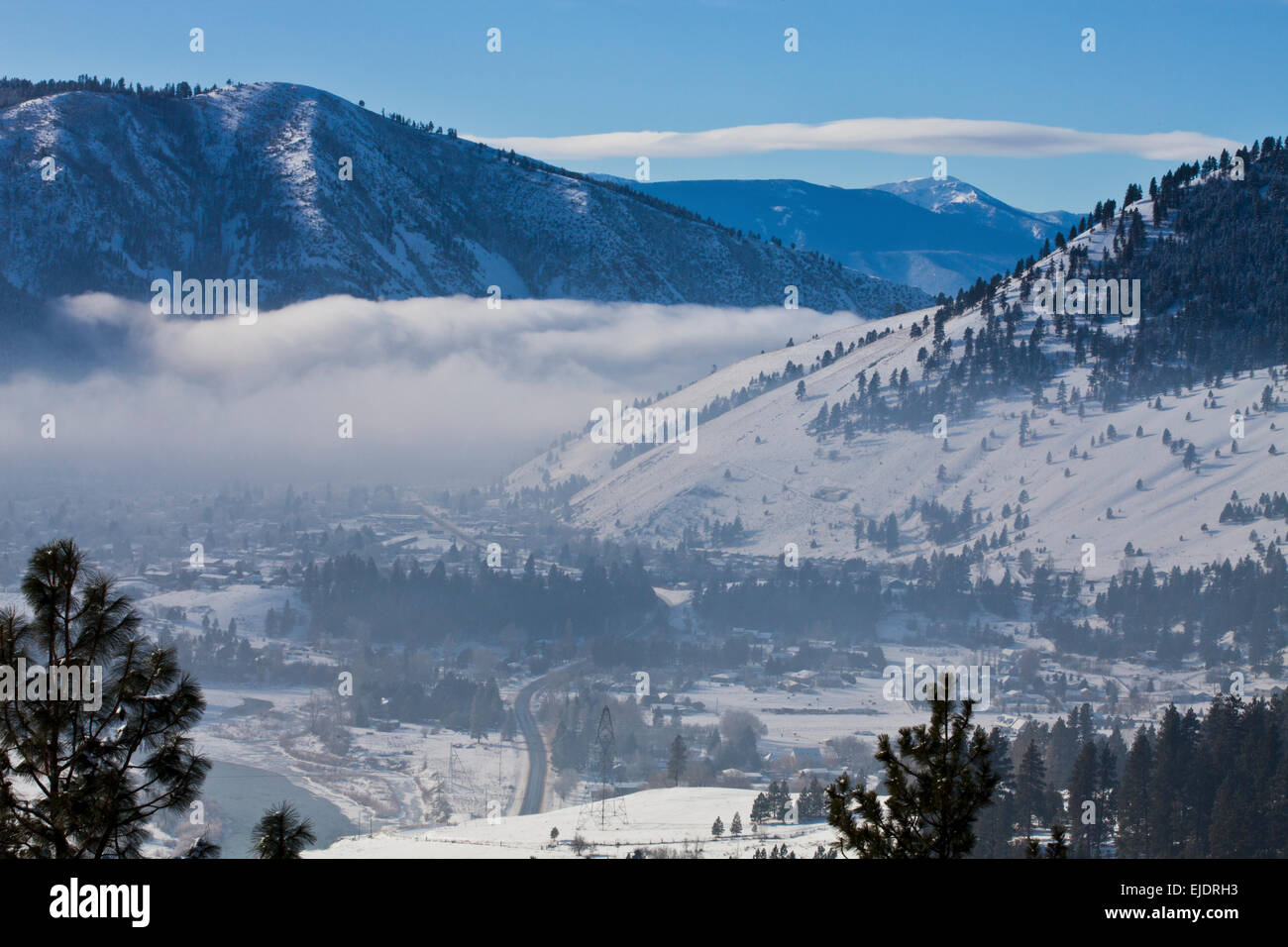 Oriente Missoula, Montana con Lolo picco del Bitterroot Mountains nello skyline della citta'. Foto Stock