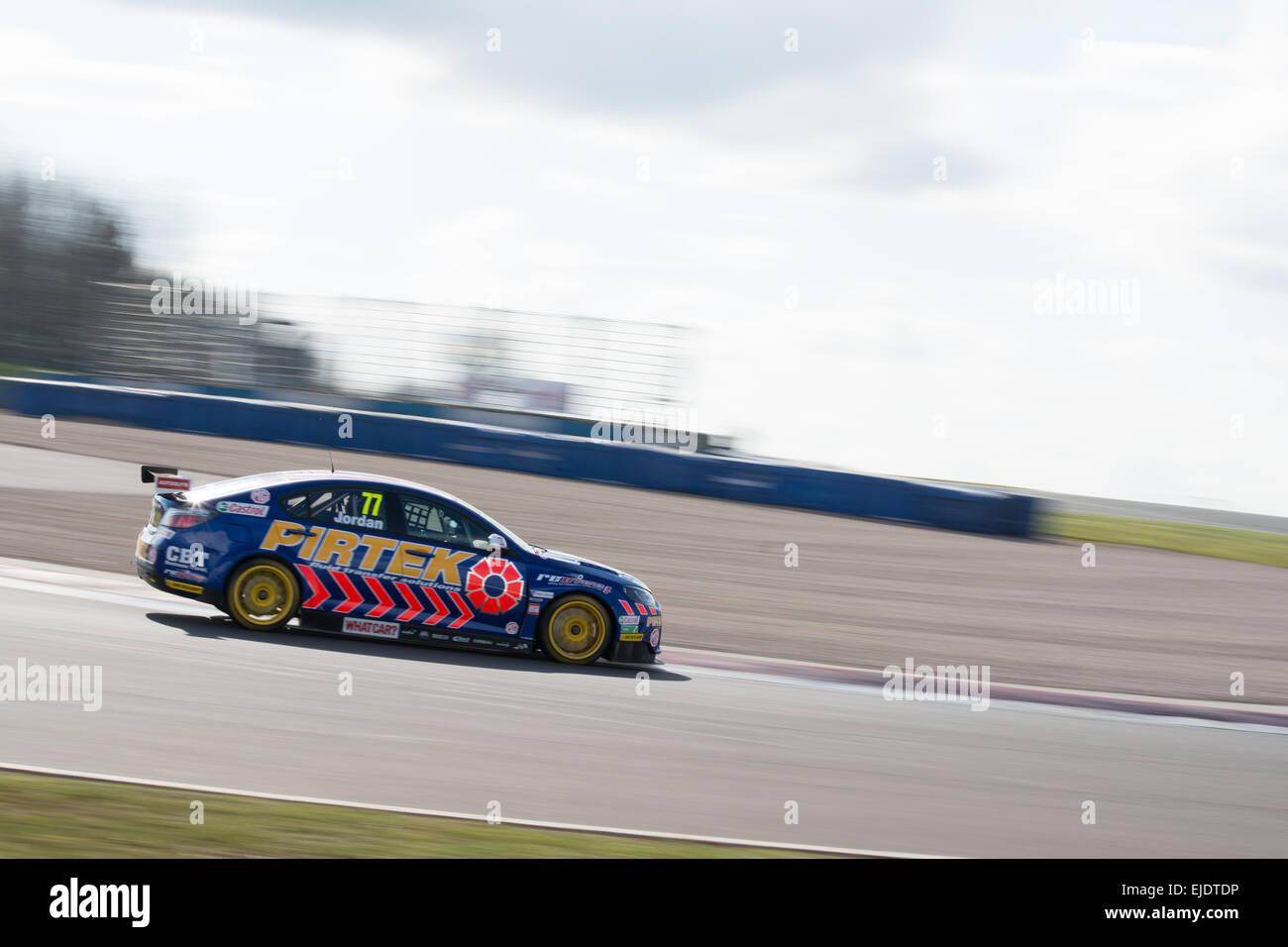 Castello di Donnington, UK. Il 24 marzo 2015. Andrew Jordan in la Triple Eight Racing MG6 GT in azione durante il 2015 Dunlop MSA British Touring Car Championship media giornata a Donington Park il 24 marzo 2015 a Castle Donington, Inghilterra. Credito: Gergo Toth/Alamy Live News Foto Stock