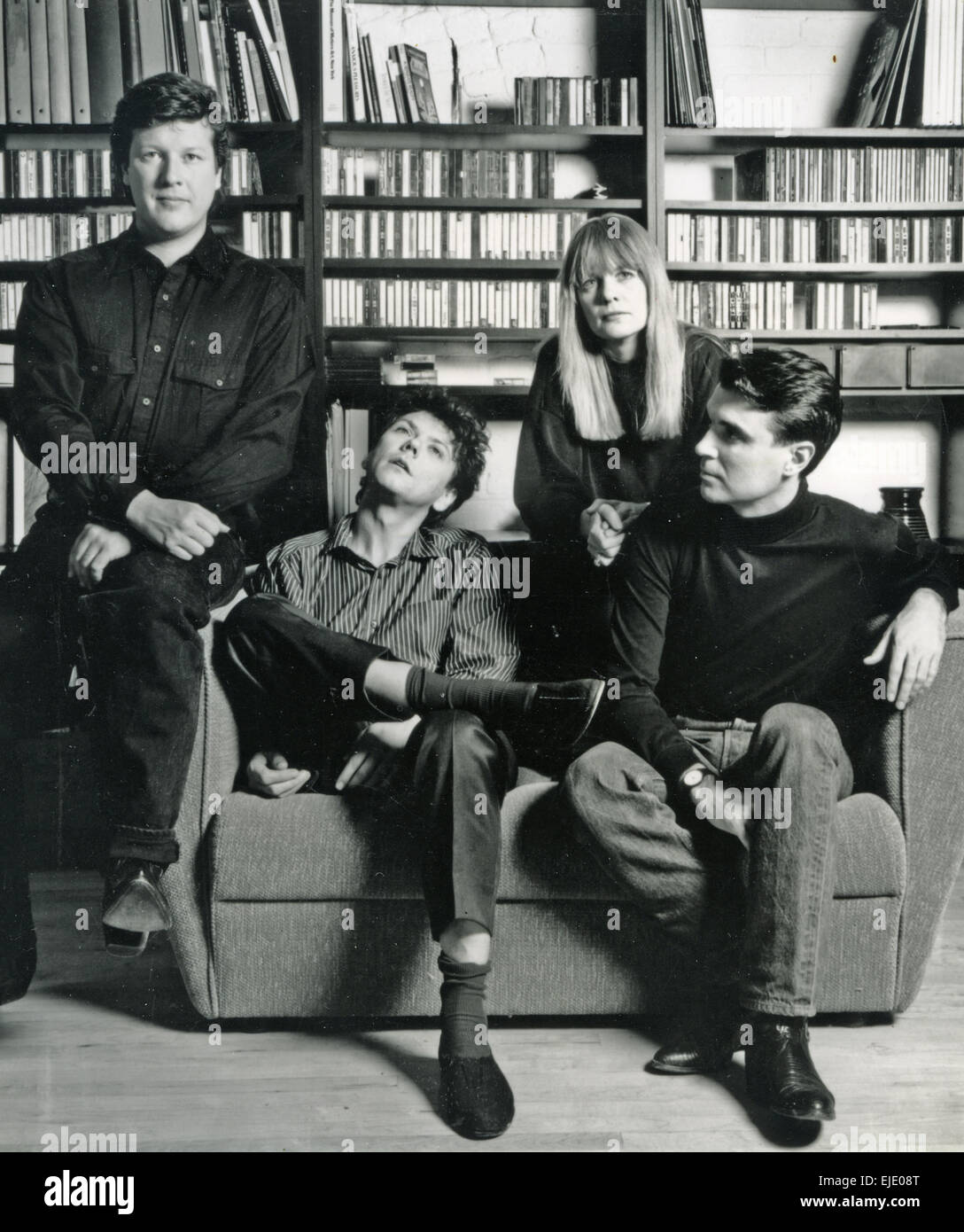 Teste parlanti foto promozionale di noi del gruppo rock nel 1988. Da sinistra:Chris Frantz, Jerry Harrison, Tina Weymouth, David Byrne Foto Stock
