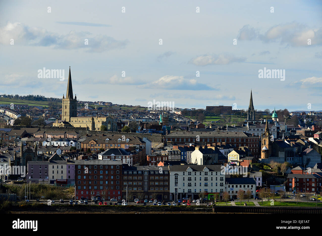 Londonderry, Derry, skyline, cattedrali e chiesa. Foto Stock