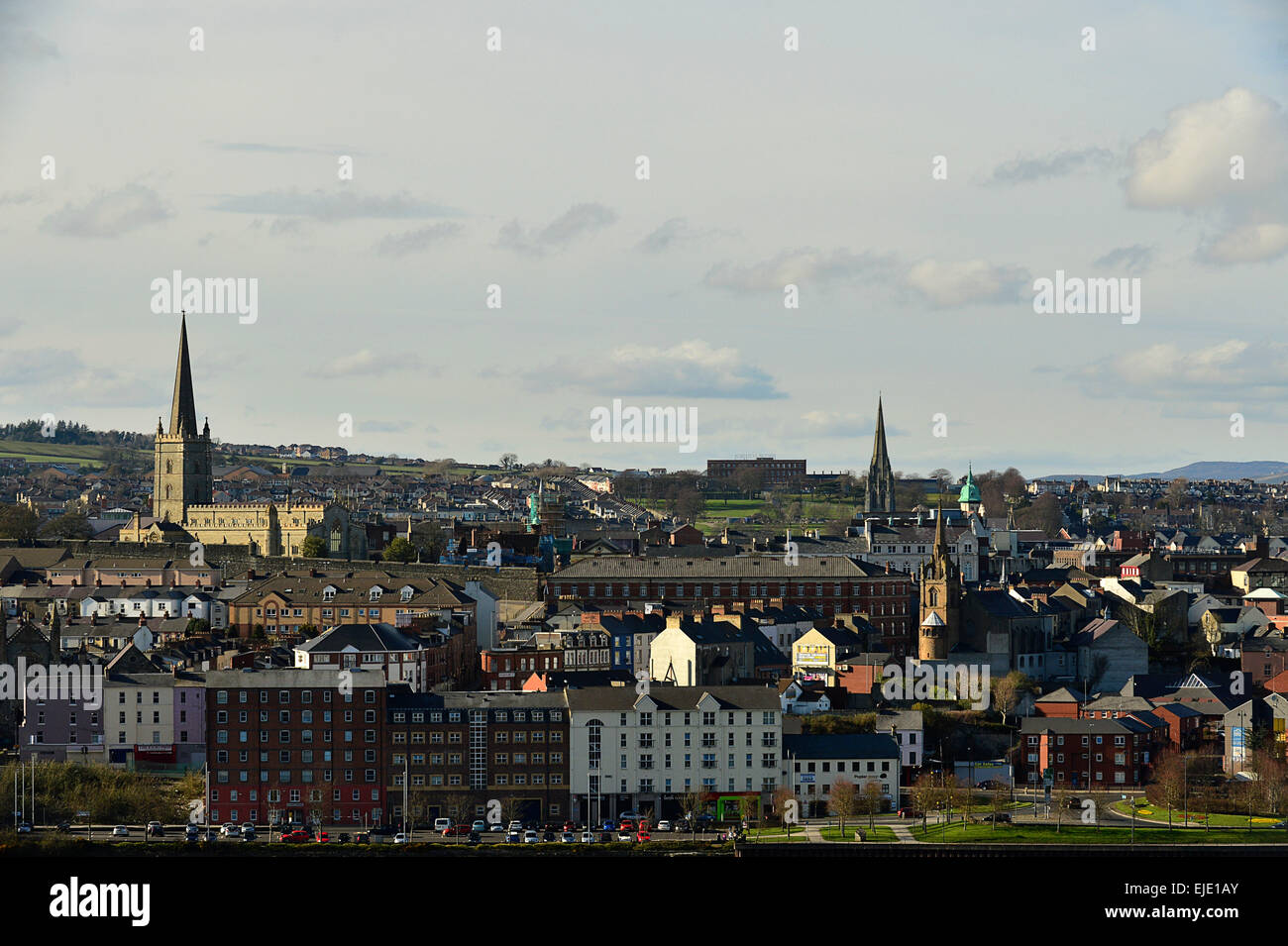 Londonderry, Derry, skyline, cattedrali e chiesa. Foto Stock