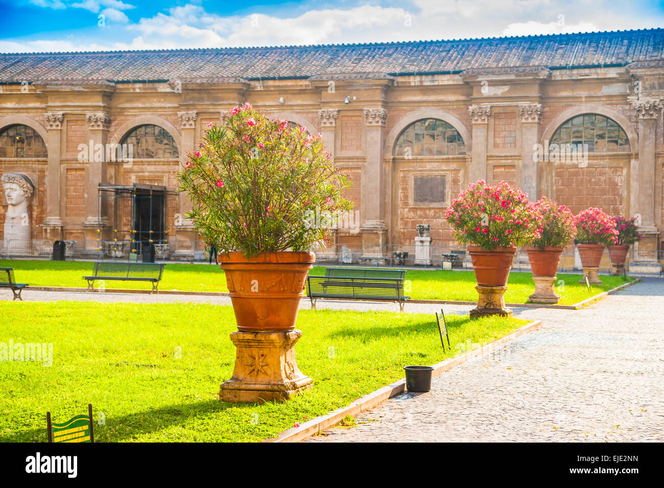 Il Piccolo Stato Con Il Mirabile Cortile Del Belvedere Cortile belvedere musei vaticani immagini e fotografie stock ad alta