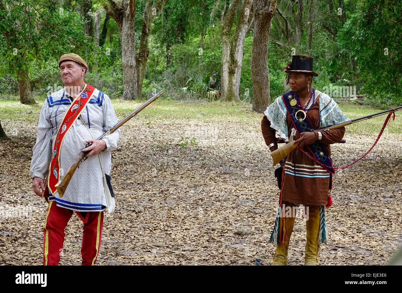 Seminole guerriero e Black Seminole. Fort Cooper Giorni, Fort Cooper del parco statale, Inverness, Florida. Seconda Guerra Seminole rievocazione Foto Stock