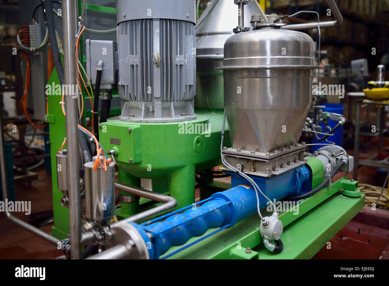 Motori di colorati stazione di pompaggio alla fabbricazione della birra impianto micorbrewery Toronto Foto Stock