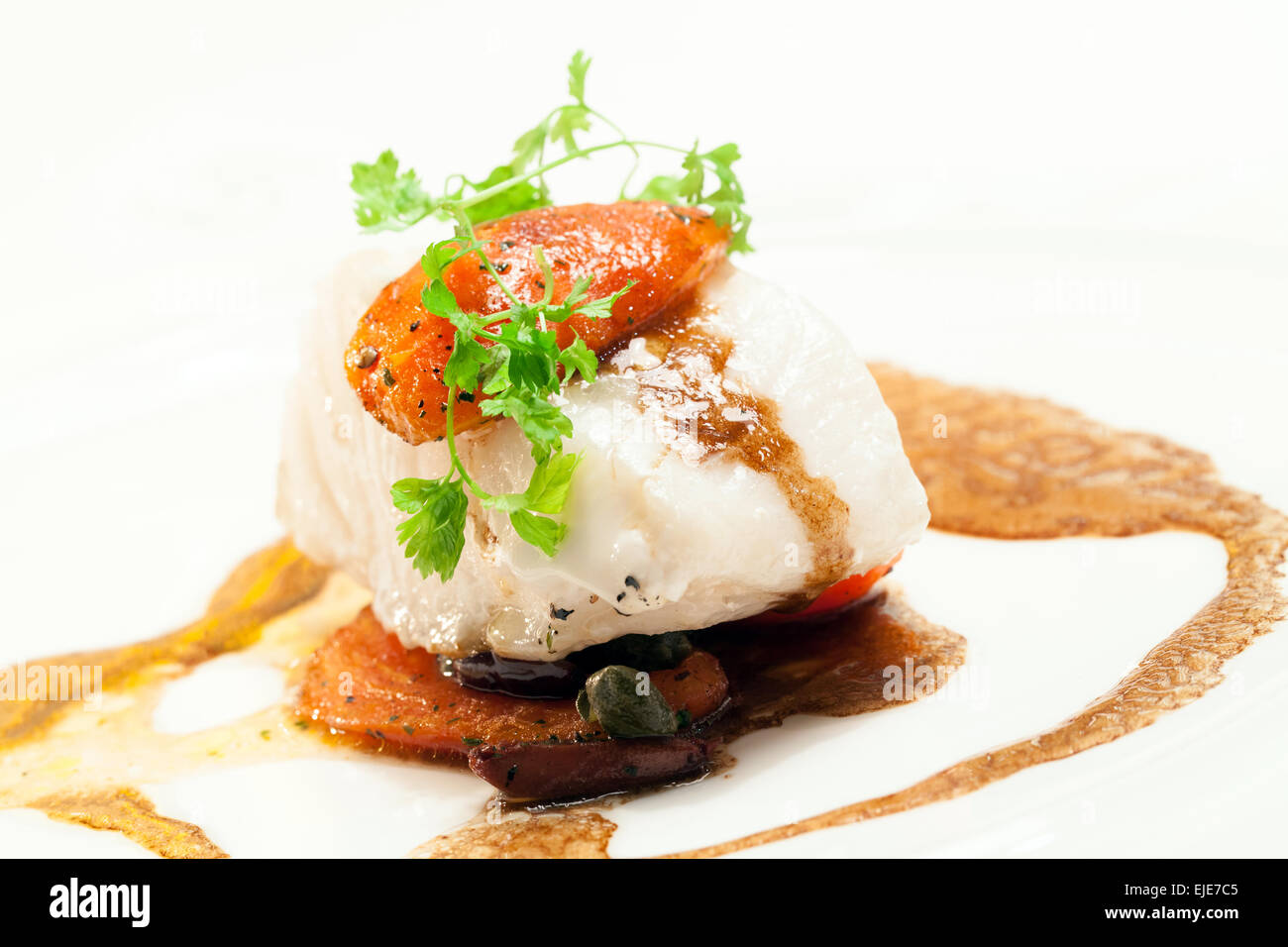 Gourmet Entree Principale Corso Neve Grigliata Di Pesce Con Salsa Bruna Foto Stock Alamy