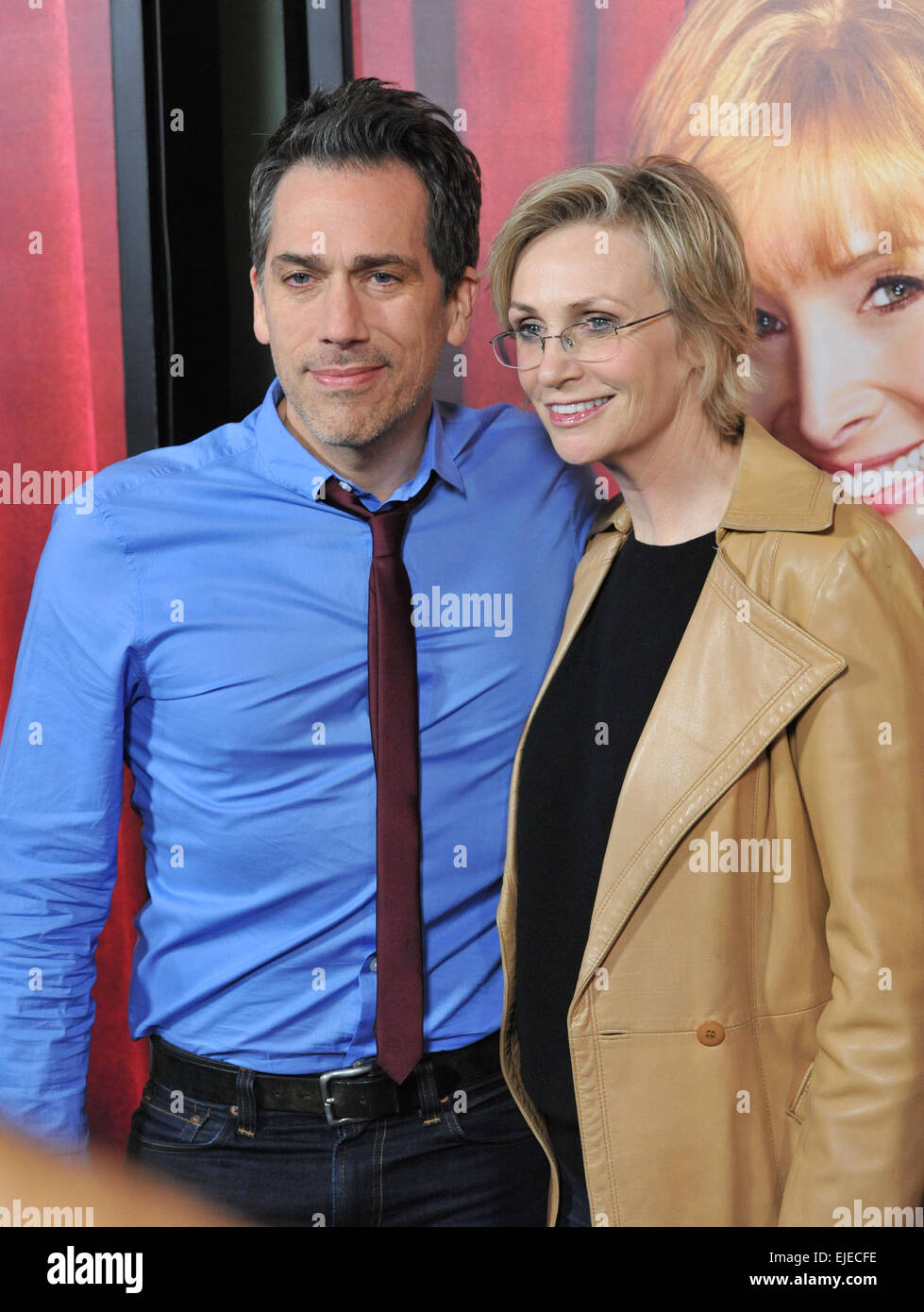 LOS ANGELES, CA - 5 Novembre 2014: Jane Lynch & Paolo Witten alla premiere di HBO SERIE TV "La rimonta" al El Capitan Theater di Hollywood. Foto Stock